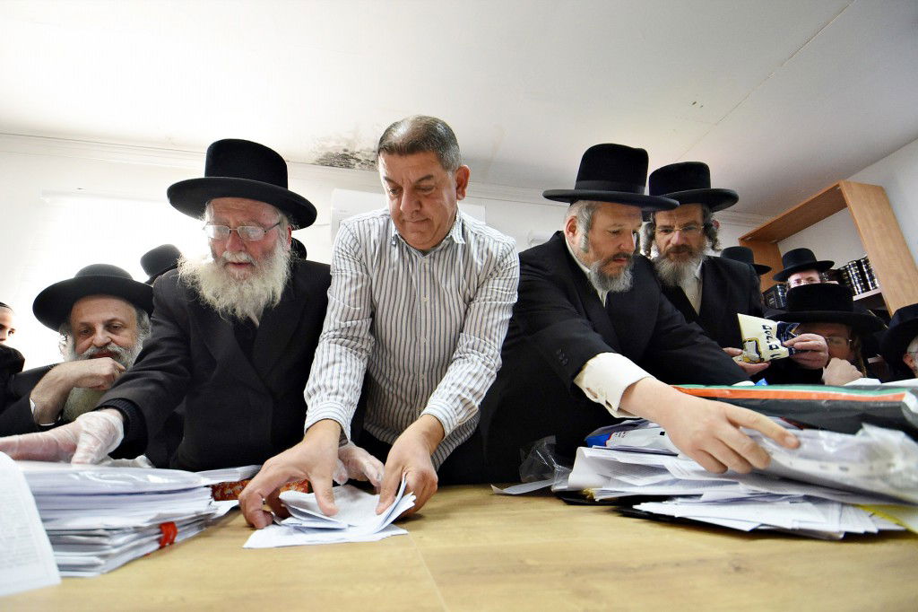 פראג' - הגוי של ביתר עילית, קנה את החמץ | תיעוד