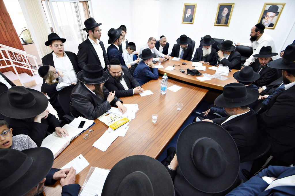 פראג' - הגוי של ביתר עילית, קנה את החמץ | תיעוד