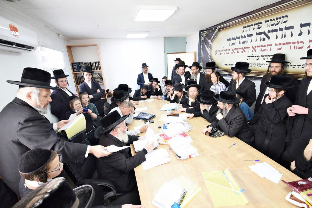 פראג' - הגוי של ביתר עילית, קנה את החמץ | תיעוד