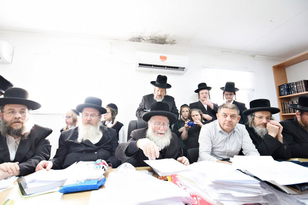 פראג' - הגוי של ביתר עילית, קנה את החמץ | תיעוד