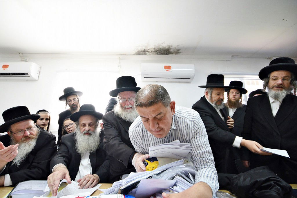 פראג' - הגוי של ביתר עילית, קנה את החמץ | תיעוד