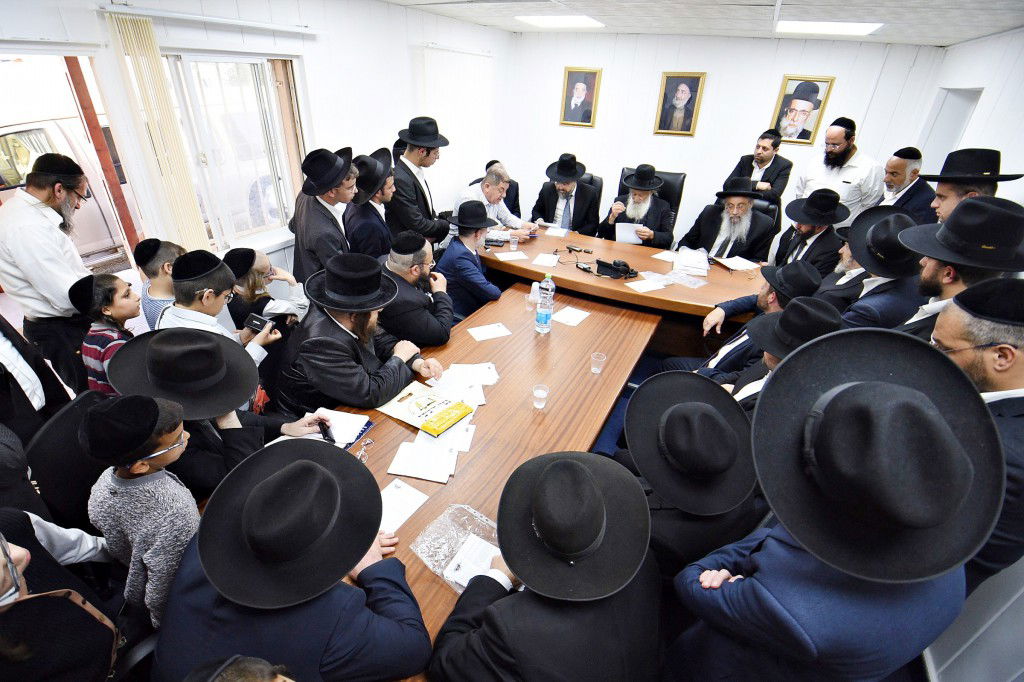 פראג' - הגוי של ביתר עילית, קנה את החמץ | תיעוד