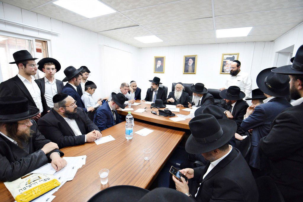 פראג' - הגוי של ביתר עילית, קנה את החמץ | תיעוד