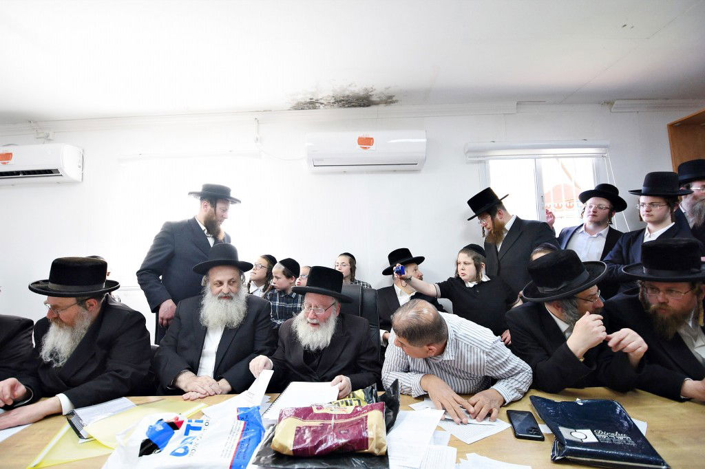 פראג' - הגוי של ביתר עילית, קנה את החמץ | תיעוד