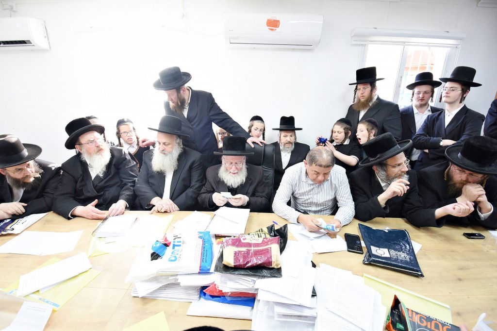 פראג' - הגוי של ביתר עילית, קנה את החמץ | תיעוד