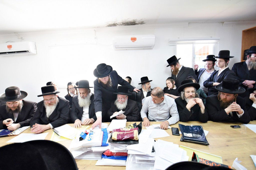 פראג' - הגוי של ביתר עילית, קנה את החמץ | תיעוד