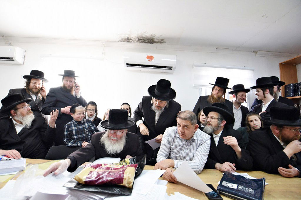 פראג' - הגוי של ביתר עילית, קנה את החמץ | תיעוד