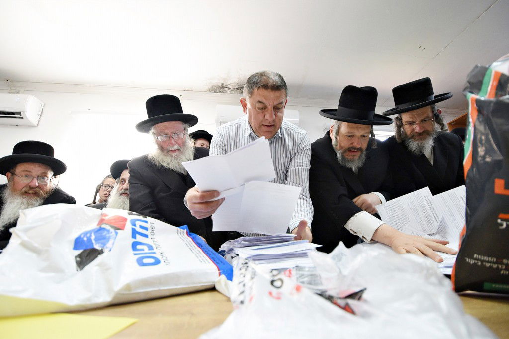 פראג' - הגוי של ביתר עילית, קנה את החמץ | תיעוד