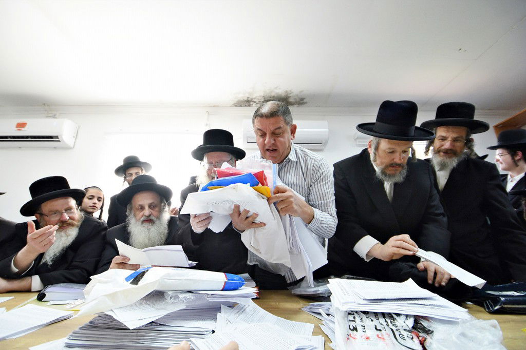 פראג' - הגוי של ביתר עילית, קנה את החמץ | תיעוד