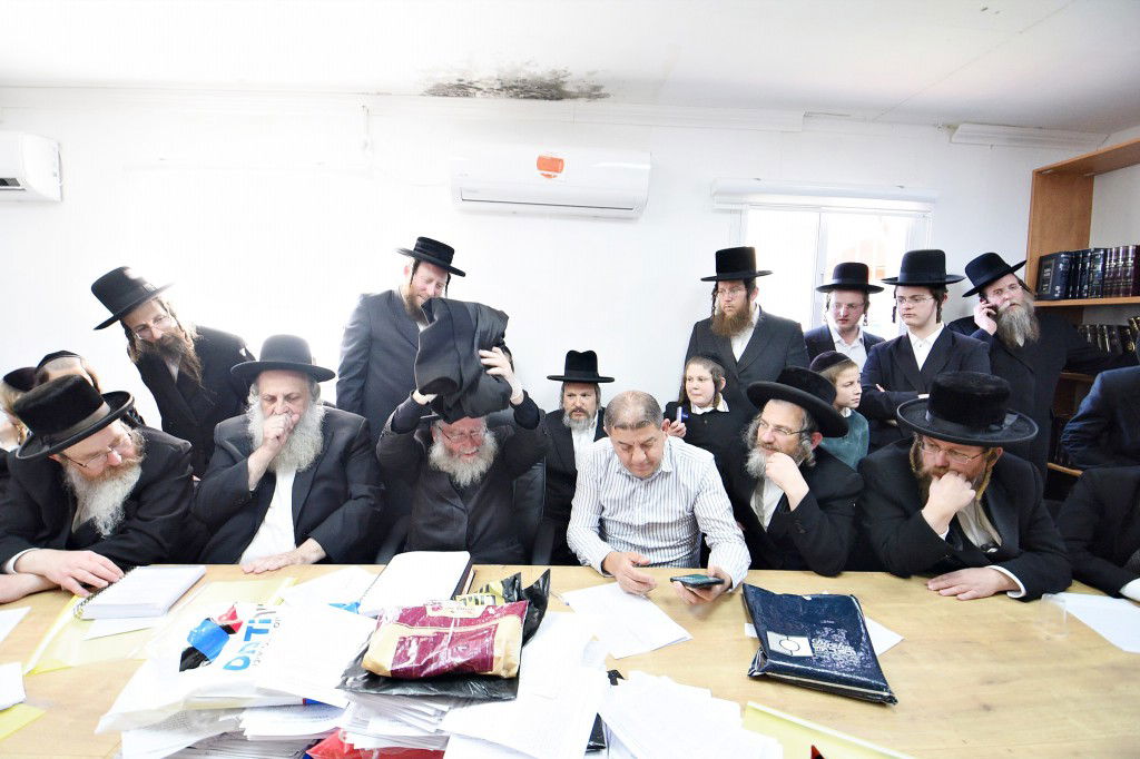 פראג' - הגוי של ביתר עילית, קנה את החמץ | תיעוד