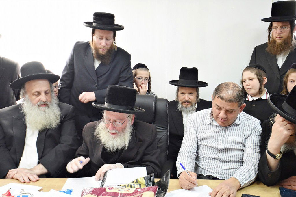 פראג' - הגוי של ביתר עילית, קנה את החמץ | תיעוד