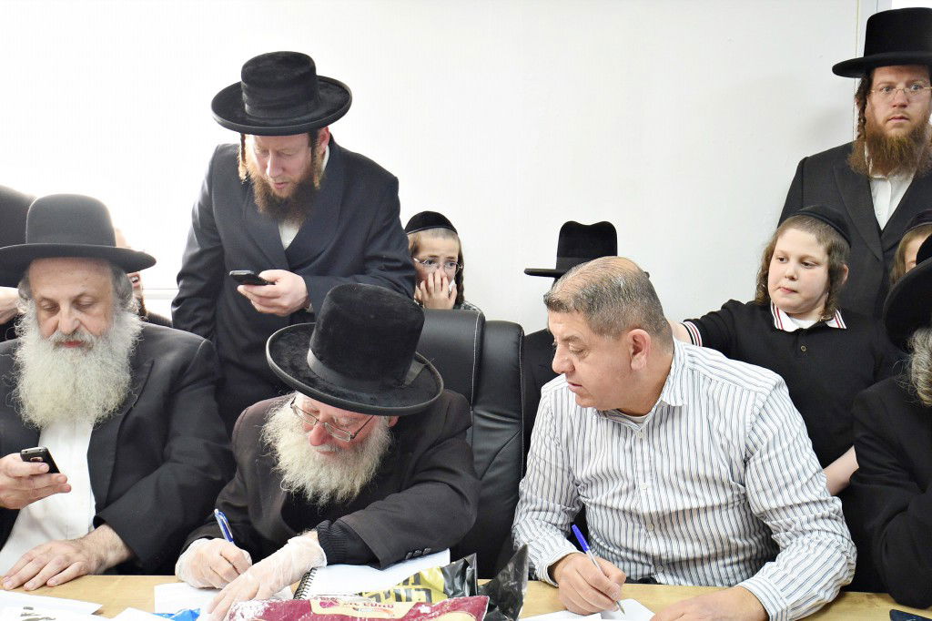 פראג' - הגוי של ביתר עילית, קנה את החמץ | תיעוד