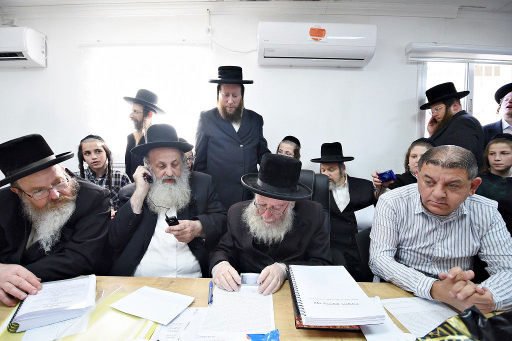 פראג' - הגוי של ביתר עילית, קנה את החמץ | תיעוד