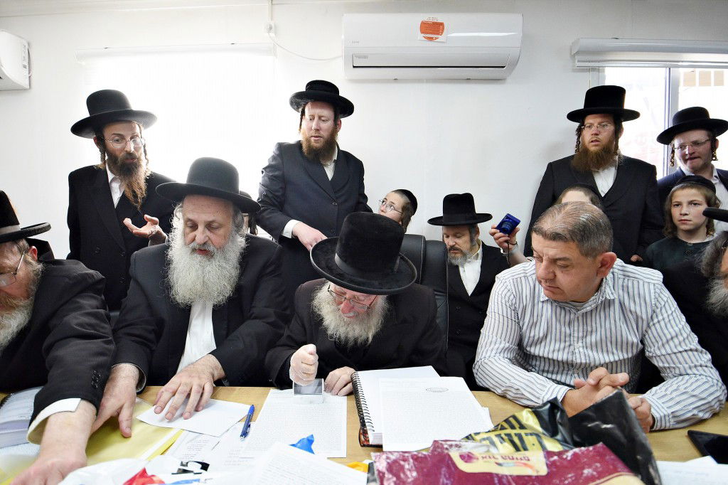 פראג' - הגוי של ביתר עילית, קנה את החמץ | תיעוד