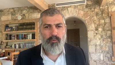 צבי יחזקאלי בפינה לחג הפסח וליל הסדר • צפו 