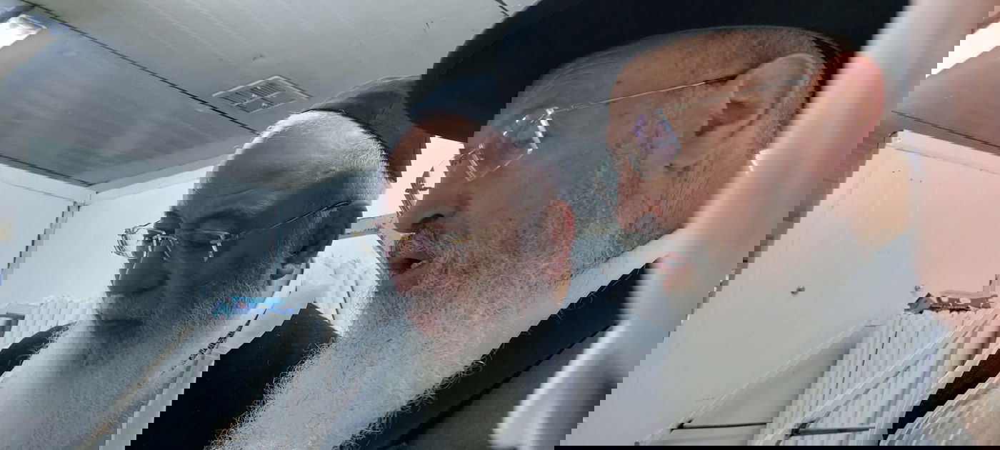 לאחר חצות: הראשל"צ הגר"ש עמאר באפיית מצות • תיעוד