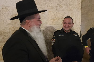 כשהרב יגאל כהן פגש את מפכ"ל המשטרה בכותל | צפו