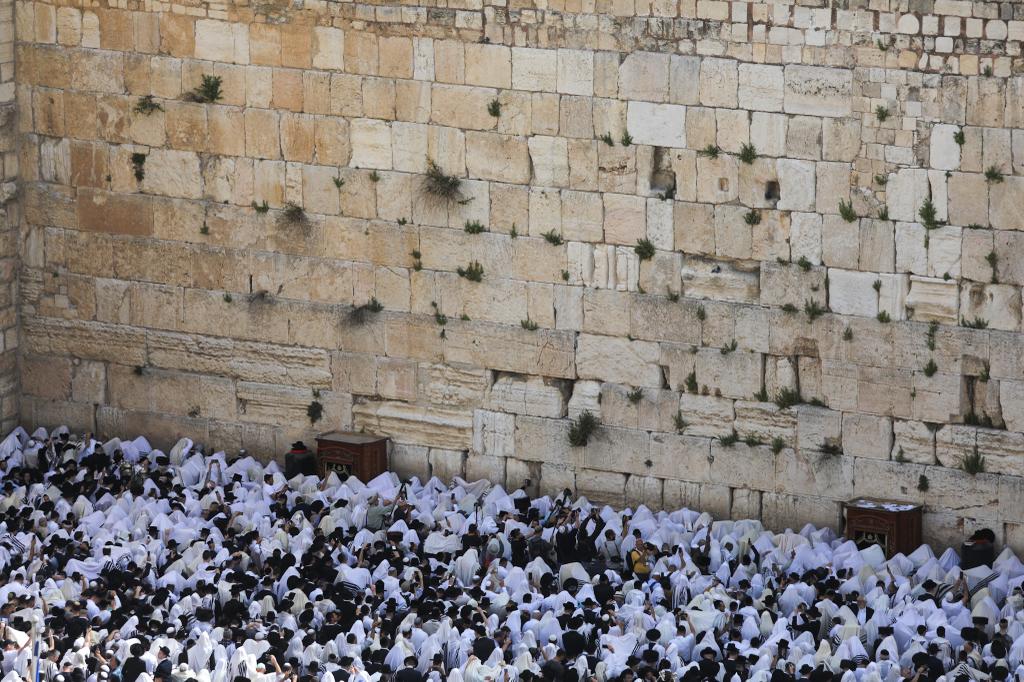 בצל גל הטרור: כך נראתה השנה ברכת הכהנים המסורתית | צפו