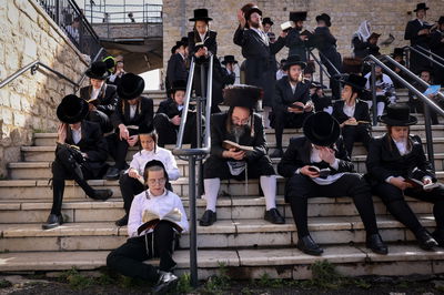 חסידי בעלזא מתפללים לרפואת האדמו"ר במירון, הבקר