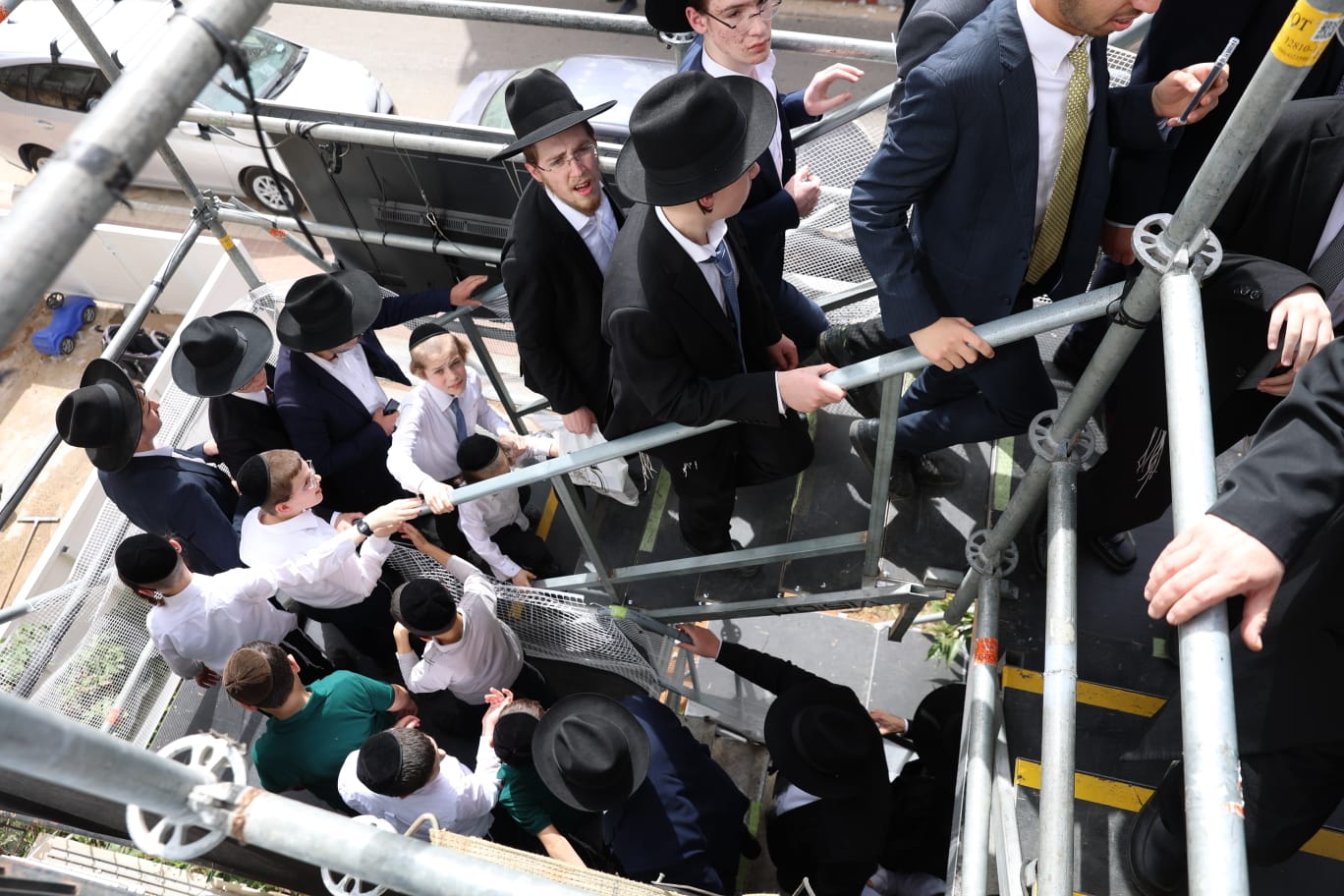 הקבלת פני רבו בבית ראש הישיבה הגר"ג אדלשטיין