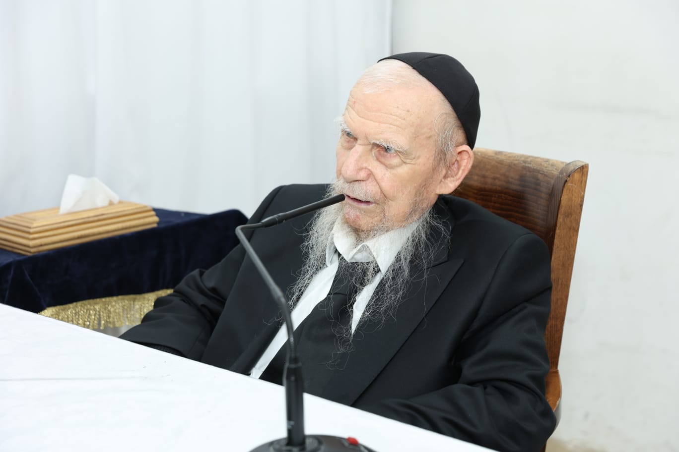 הקבלת פני רבו בבית ראש הישיבה הגר"ג אדלשטיין