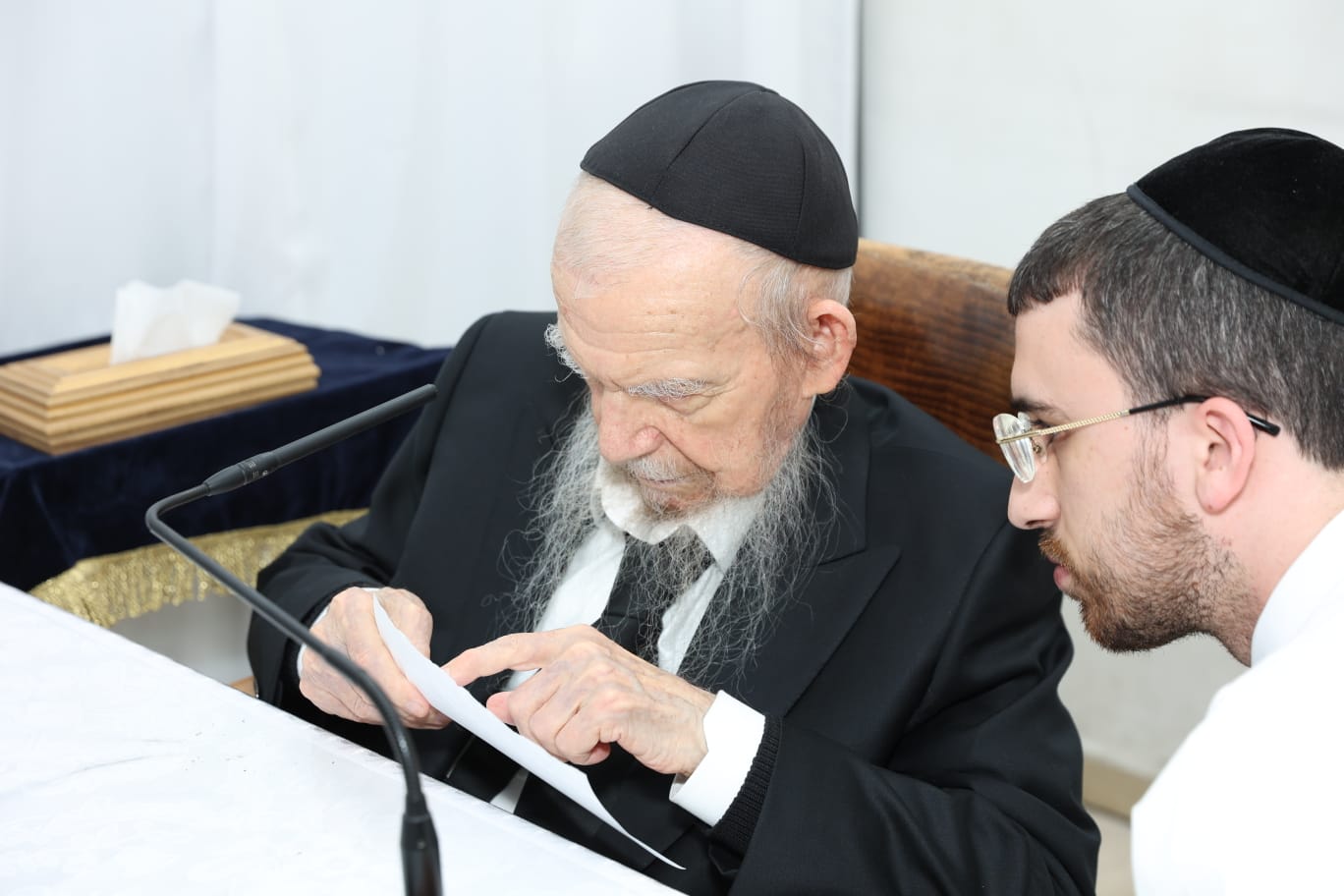 הקבלת פני רבו בבית ראש הישיבה הגר"ג אדלשטיין