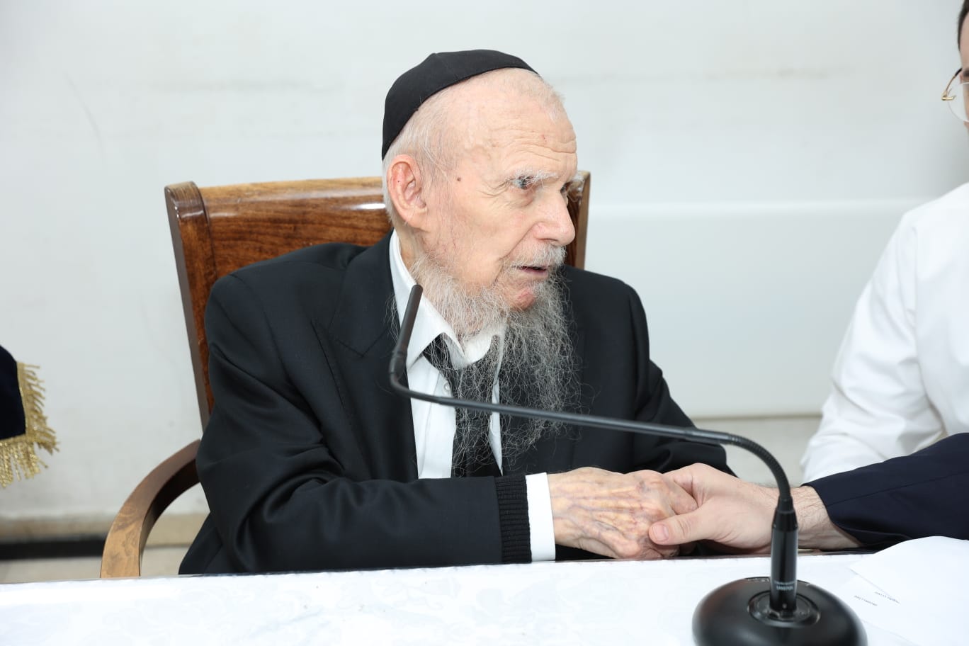 הקבלת פני רבו בבית ראש הישיבה הגר"ג אדלשטיין