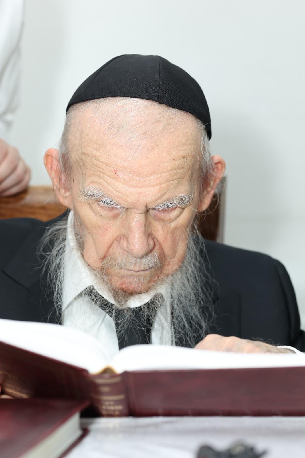 הקבלת פני רבו בבית ראש הישיבה הגר"ג אדלשטיין