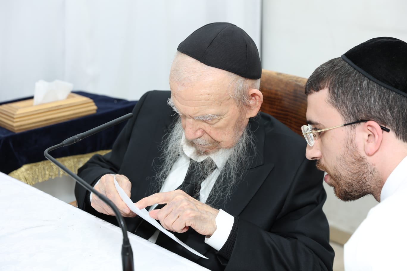 הקבלת פני רבו בבית ראש הישיבה הגר"ג אדלשטיין