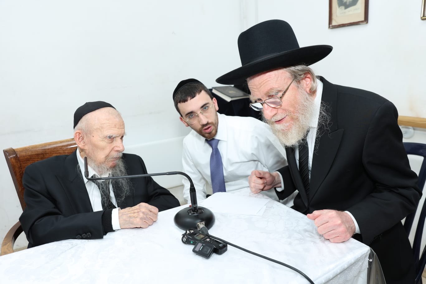 הקבלת פני רבו בבית ראש הישיבה הגר"ג אדלשטיין