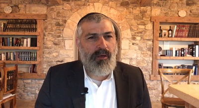 צבי יחזקאלי בפינה על פרשת שמיני • צפו