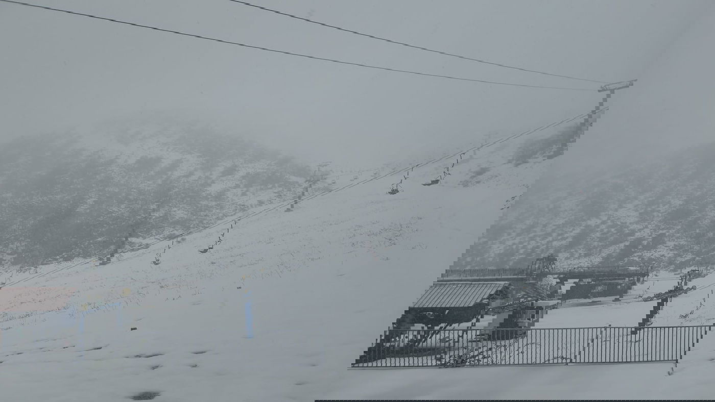 מזג האוויר הסוער: תיעוד מרהיב מאתר החרמון המושלג • צפו