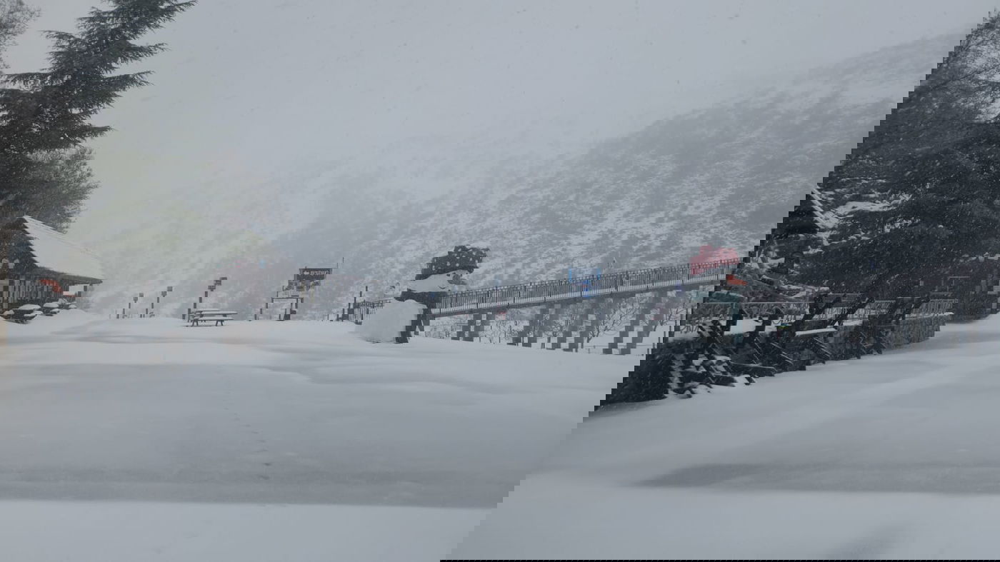 מזג האוויר הסוער: תיעוד מרהיב מאתר החרמון המושלג • צפו