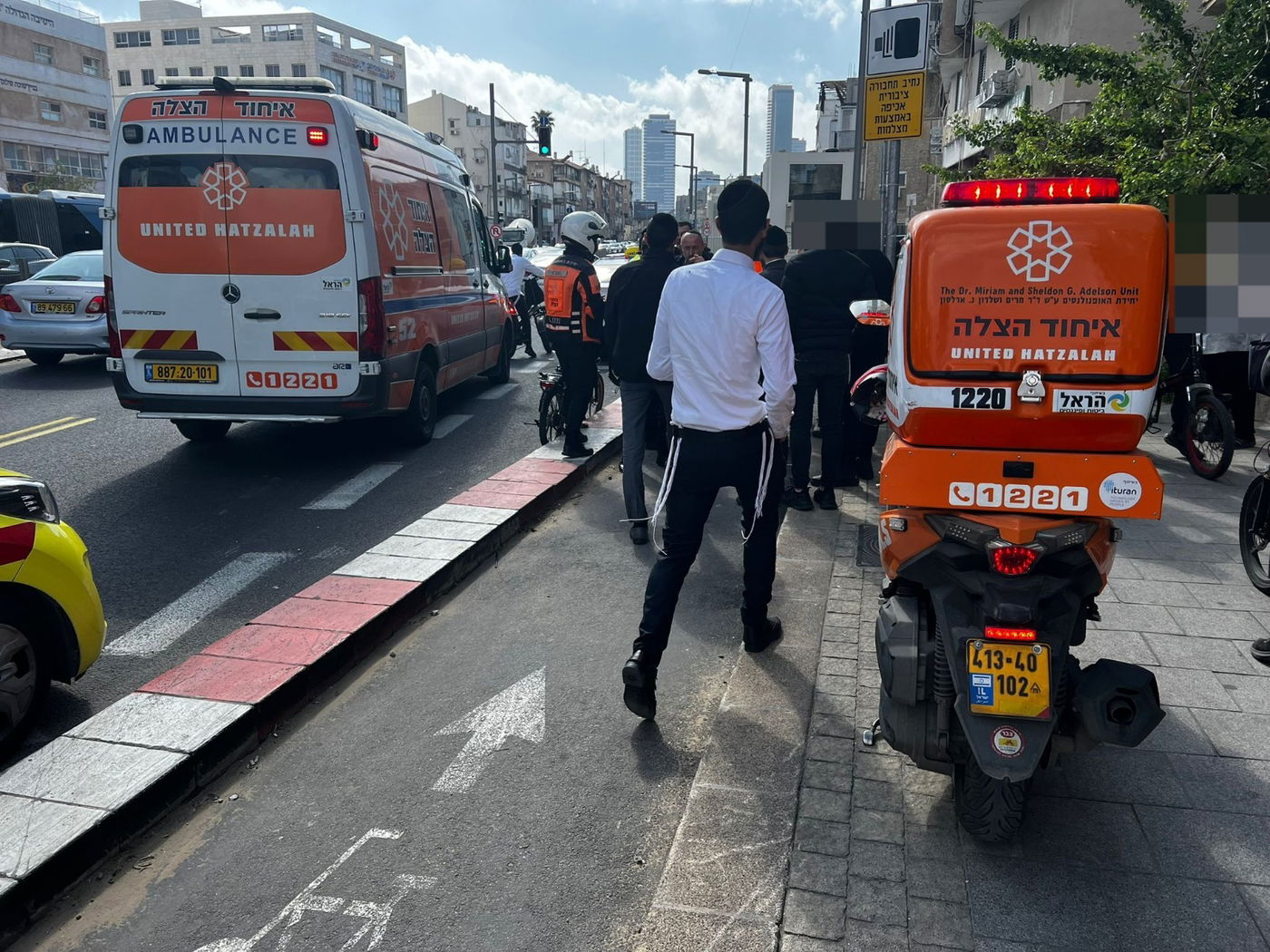 עגלת התינוק התדרדרה לכביש, התינוק נפצע קל בלבד ממונית