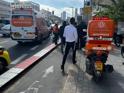 עגלת התינוק התדרדרה לכביש, התינוק נפצע קל בלבד ממונית