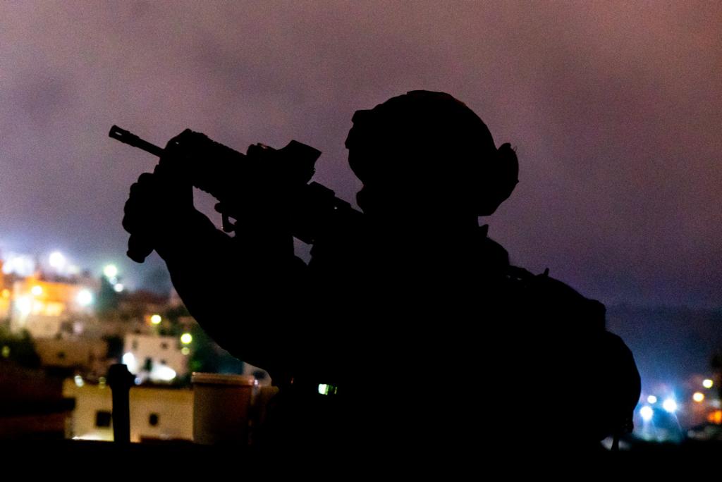 בכפר עוג'ר ובבית אומר: צה"ל עצר הלילה שבעה חשודים בטרור