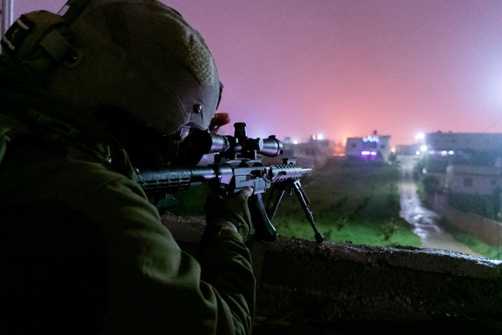 בכפר עוג'ר ובבית אומר: צה"ל עצר הלילה שבעה חשודים בטרור