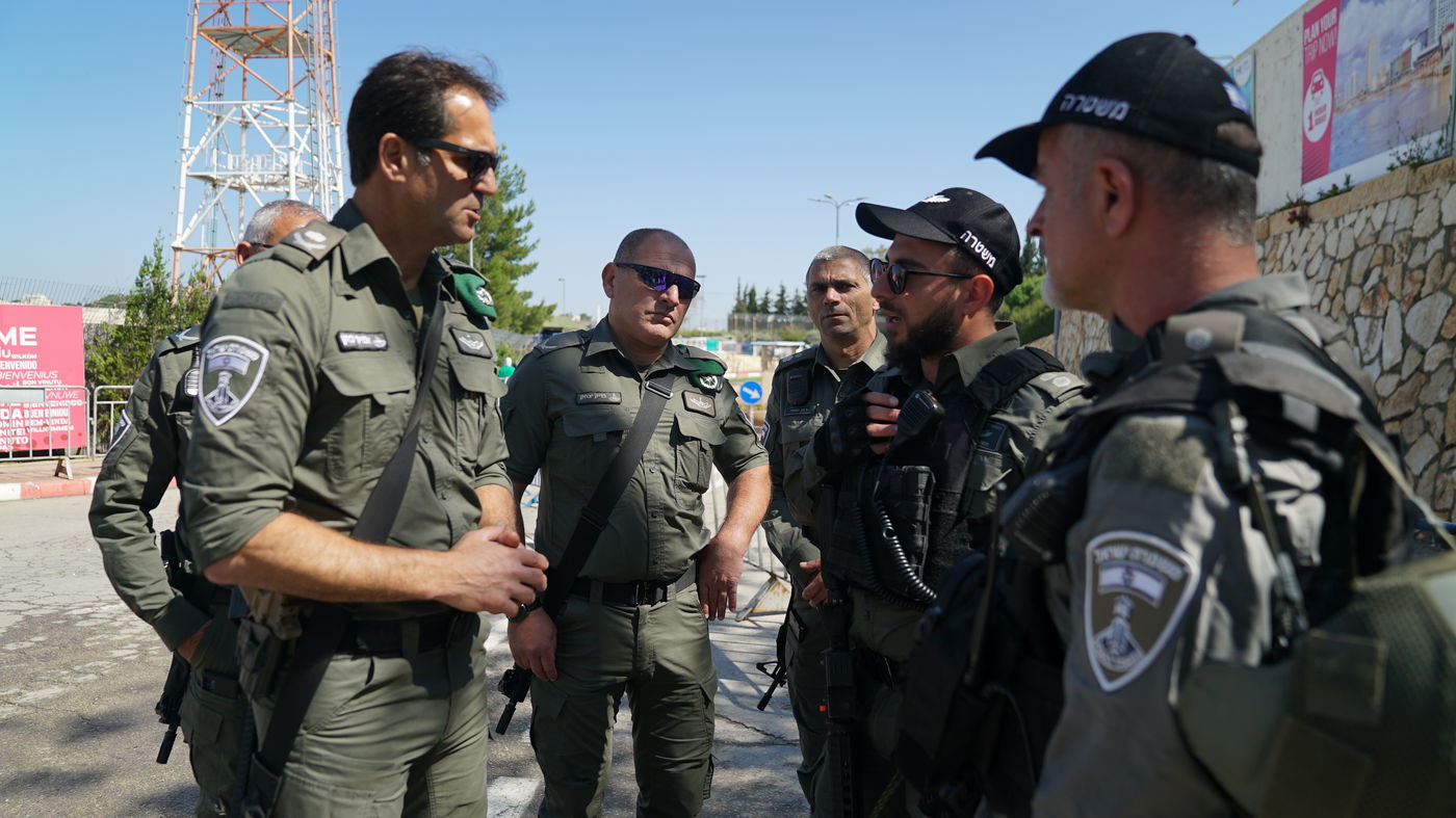 כוננות שיא בירושלים; כרזת ענק של חמאס בהר הבית - אלפי שוטרים פרושים בשטח