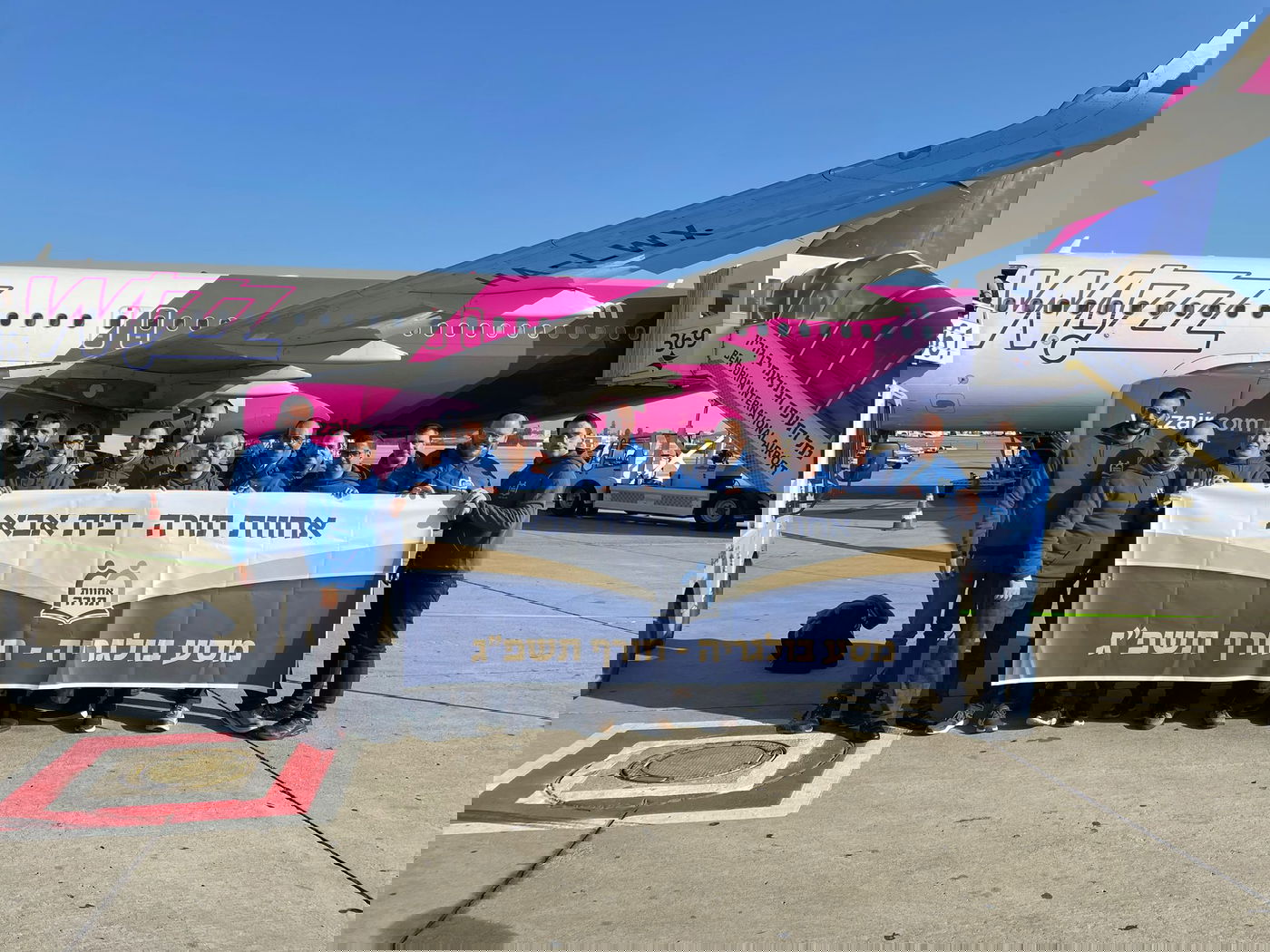 בנוסף מתקיימות בקהילות פעילויות חברתיות מגבשות