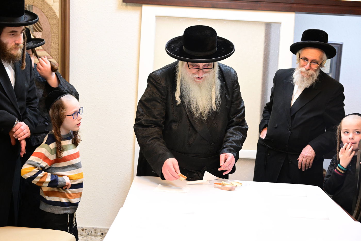 מראות חג הפסח בחצר הקודש צאנז | תיעוד מסכם