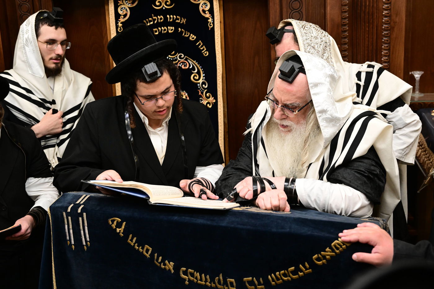 מראות חג הפסח בחצר הקודש צאנז | תיעוד מסכם