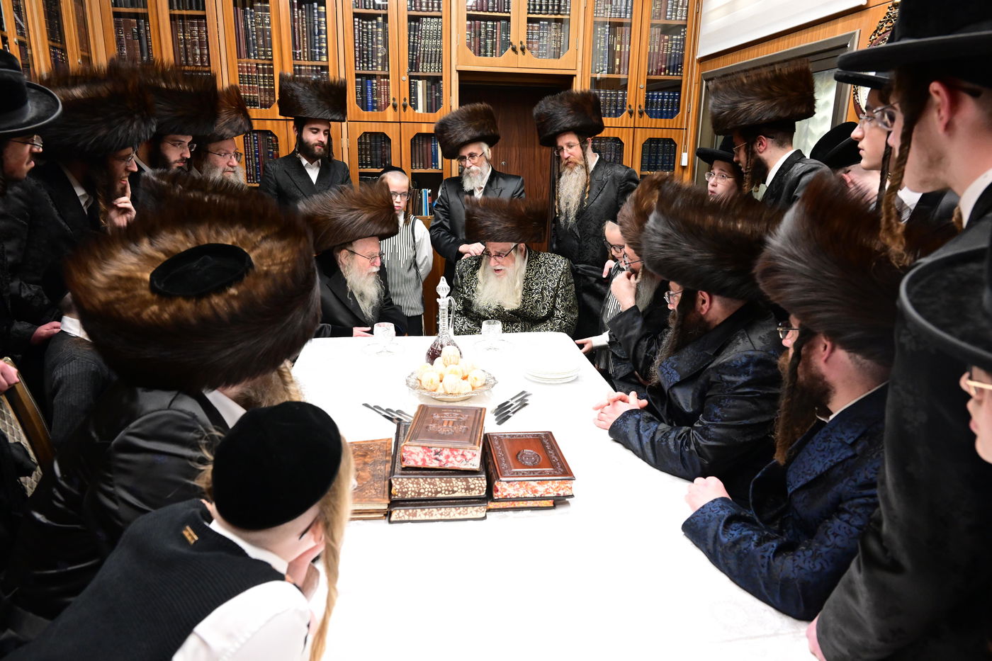 מראות חג הפסח בחצר הקודש צאנז | תיעוד מסכם