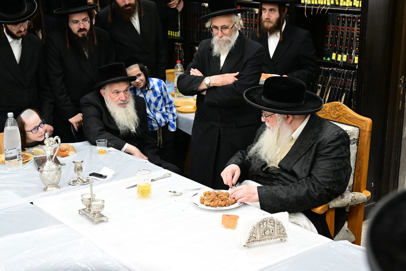 מראות חג הפסח בחצר הקודש צאנז | תיעוד מסכם