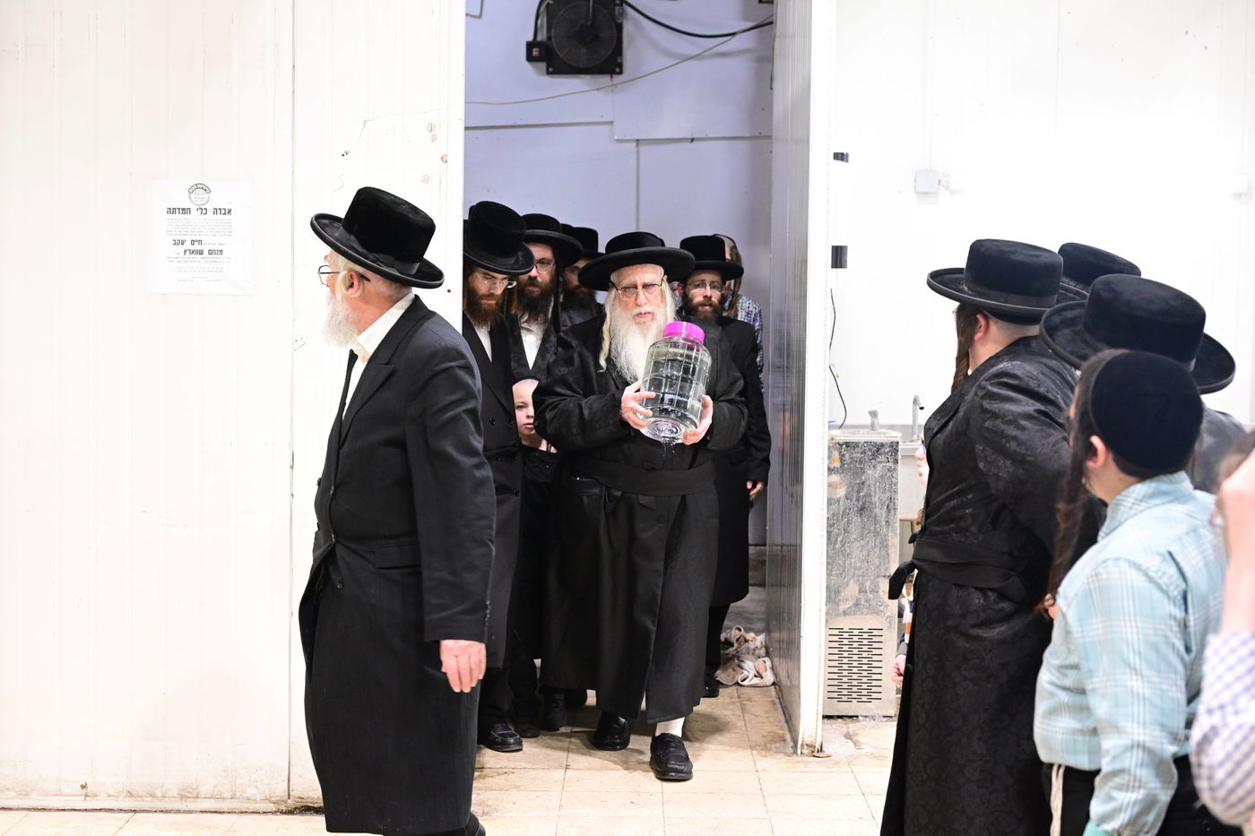 מראות חג הפסח בחצר הקודש צאנז | תיעוד מסכם