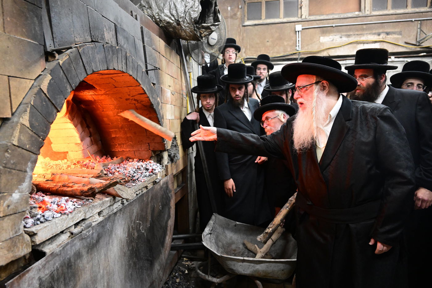 מראות חג הפסח בחצר הקודש צאנז | תיעוד מסכם
