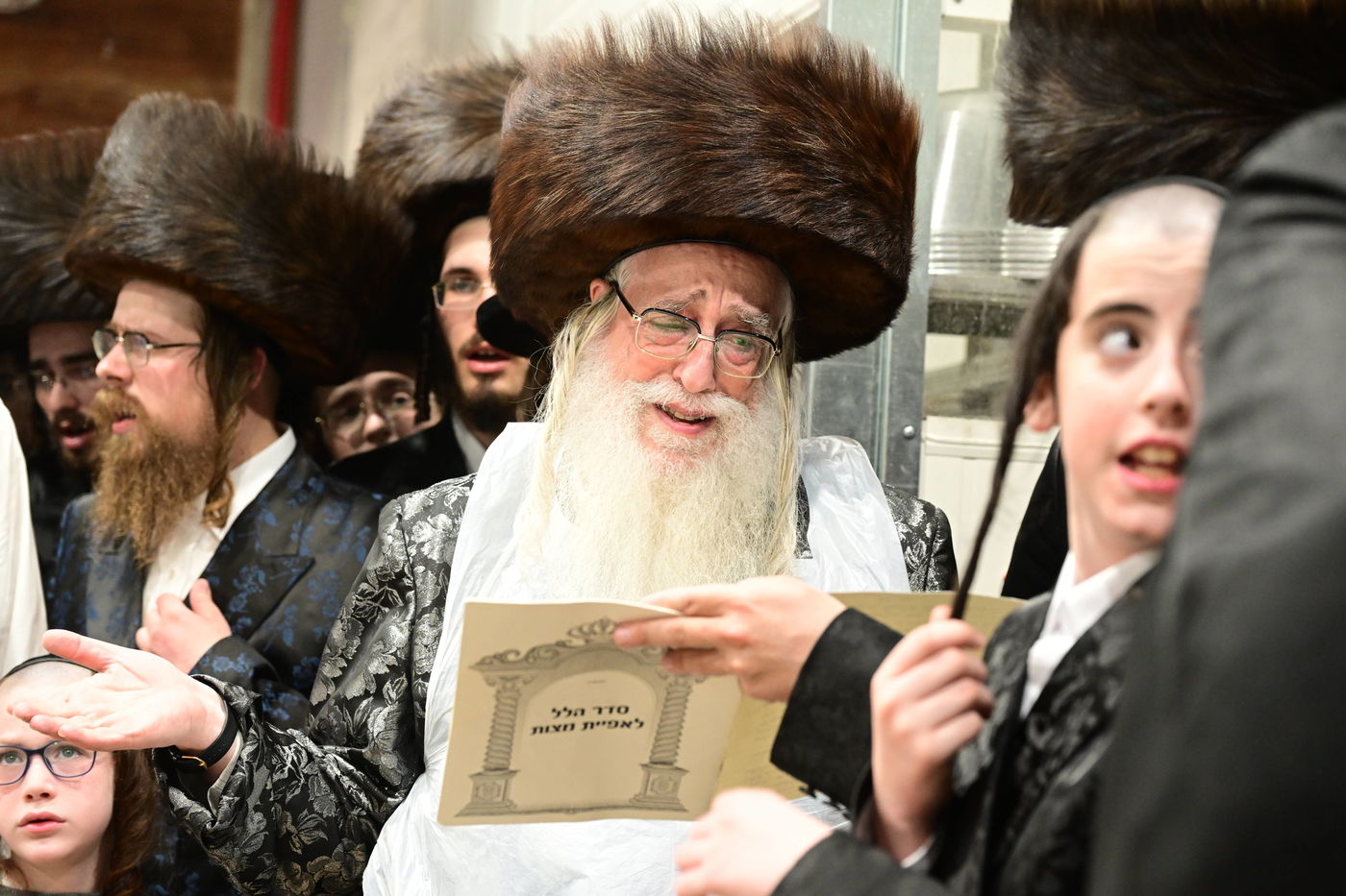 מראות חג הפסח בחצר הקודש צאנז | תיעוד מסכם