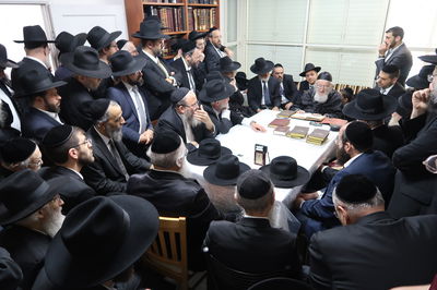 ראש הישיבה בשיחת חג