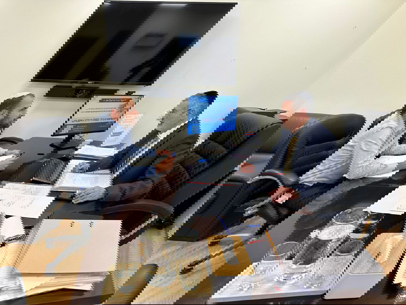 אבידן ורחמים בפגישתם