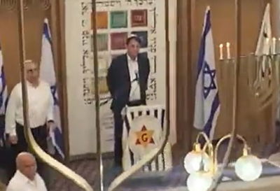 קריאות "בושה" לעבר ח"כ ביסמוט בנאום לציון יום השואה