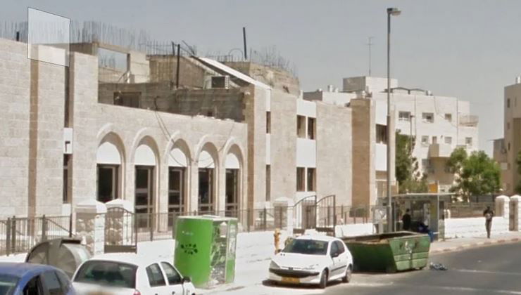 היכל הישיבה בשכונת הר נוף